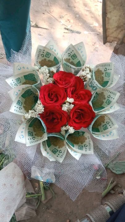 Elegant%20Money%20Bouquet%20%E2%80%93%20Perfect%20Gift%20for%20Weddings,%20Birthdays%20&%20Anniversaries%20%7C%20Cash%20Flower%20Bouquet%20Decoration%20-%20Image%205