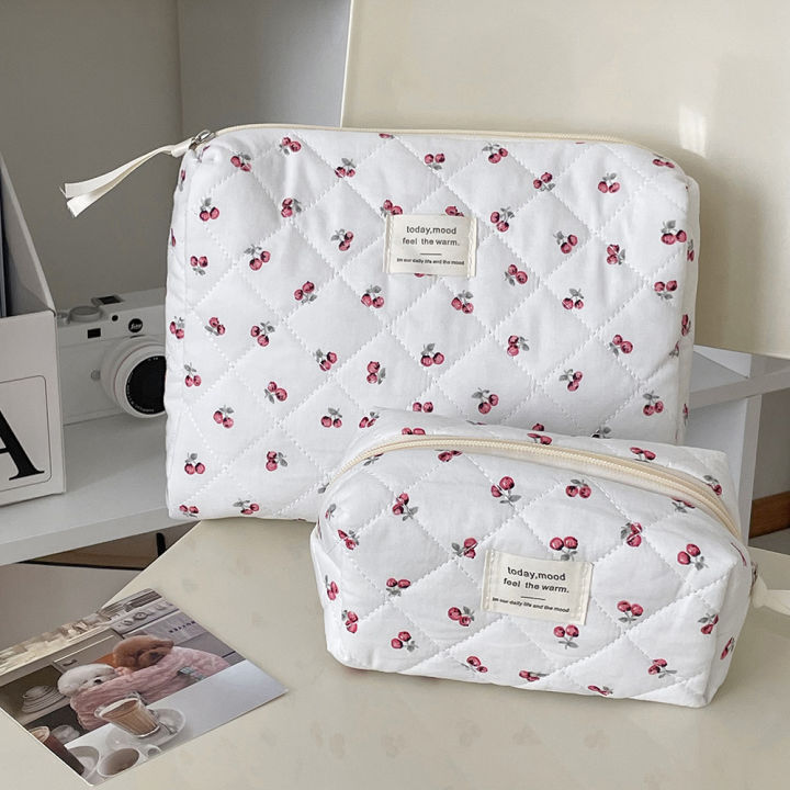 Wholesale%20Cherry%20Tote%20Women%20Makeup%20Bag%20Portable%20Cute%20Ladies%20Cosmetic%20Toiletry%20Storage%20Pouch%20Handbag%20Cotton%20Quilted%20Zipper%20Bag%20-%20Image%204