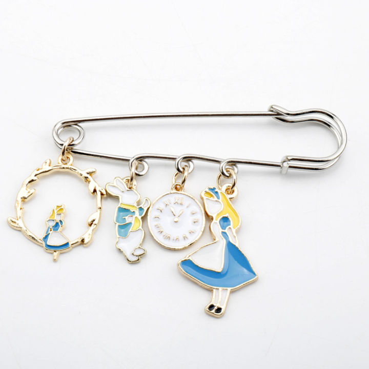 Alice%20Pin%20poker%20clock%20rabbit%20brooch%20coat%20collar%20with%20accessories%20High%20Quality%20Cosplay%20Props%20Pendant%20Accessories%20Cosplay%20Props%20-%20Image%203
