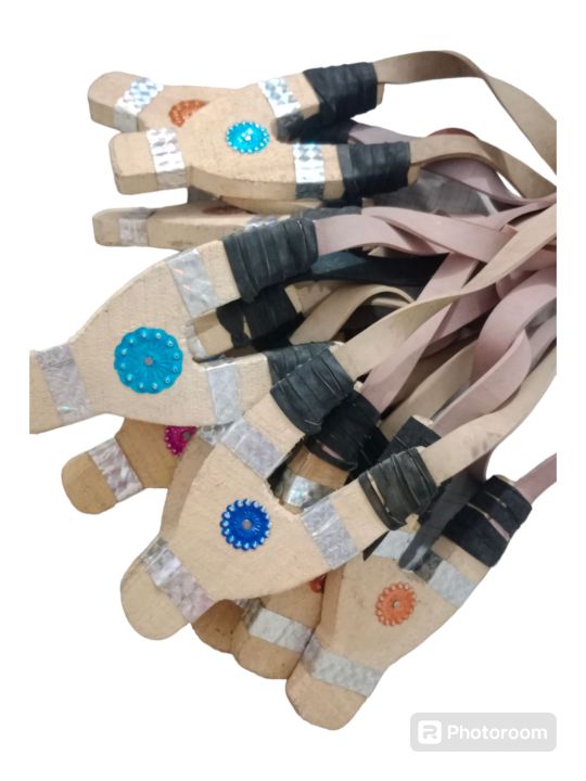 (one ps)wooden gulail with flat strong rubber (light weight)/gulail for Playing and making fun/wooden toy for kids