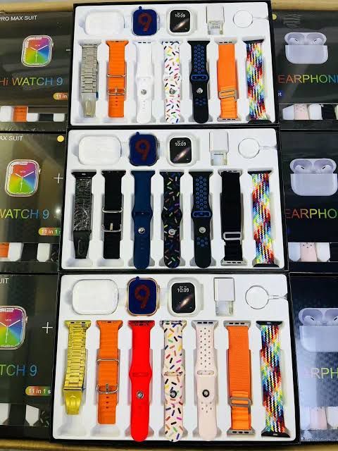i30%20pro%20max%20suit%20//%20i30%20pro%20max%20smart%20watch%20//%20i30%20Pro%20Max%20Suit%20Hi%20watch%209%20Ultra%2011%20in%201%20Set%20Smart%20watch%20with%20Free%20Airbuds%20-%20Image%204