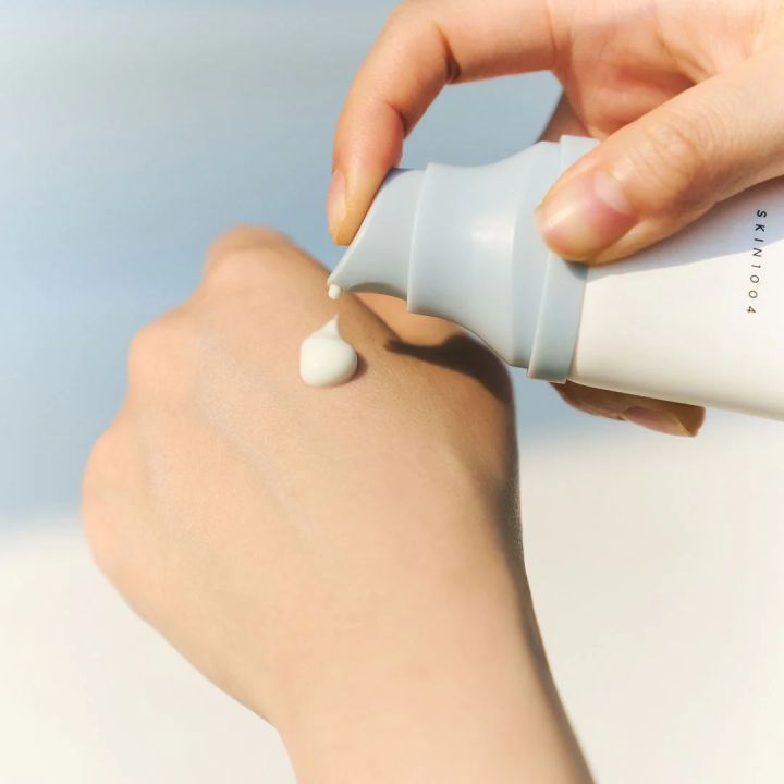 Skin1004%20Madagascar%20Hyalu%20Cica%20Water%20Fit%20Sun%20Serum%20SPF%2050+%20%20PA++++%2050ml%20-%20Skin1004%20Centella%20Sunscreen%20-%20Image%203