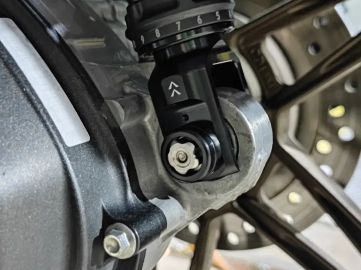 1%20x%20revolution%20anti-theft%20nut,%20size%20m8x1.25,%20length%2035mm.%20Giorno%20+/lead125/click%20125%20-%20150%20-%20160%20-%20Image%205