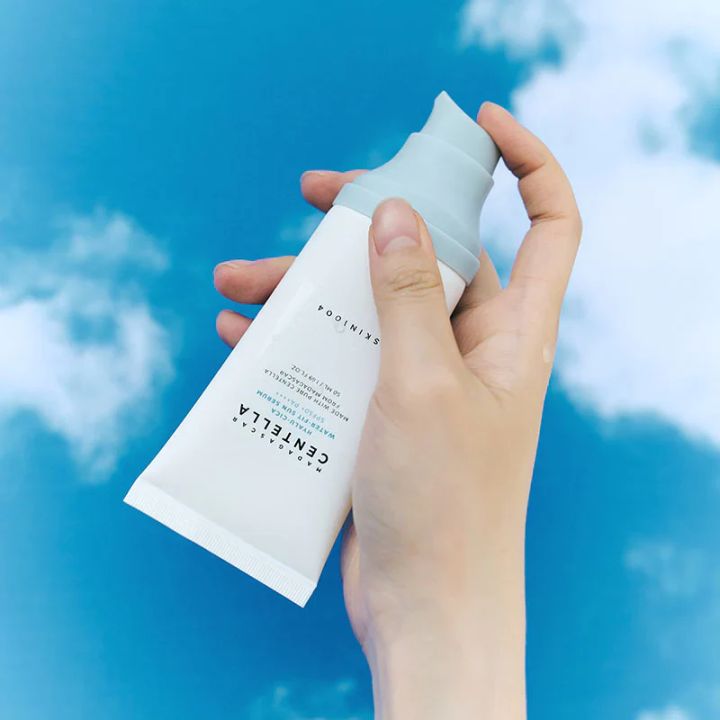 Skin1004%20Madagascar%20Hyalu%20Cica%20Water%20Fit%20Sun%20Serum%20SPF%2050+%20%20PA++++%2050ml%20-%20Skin1004%20Centella%20Sunscreen%20-%20Image%205