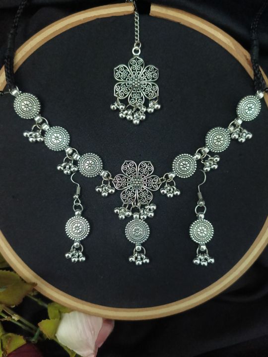Antic%20choker%20set%20including%20choker%20and%20earrings%20-%20Oxidized%20metal%20jewellery%20-%20Image%204
