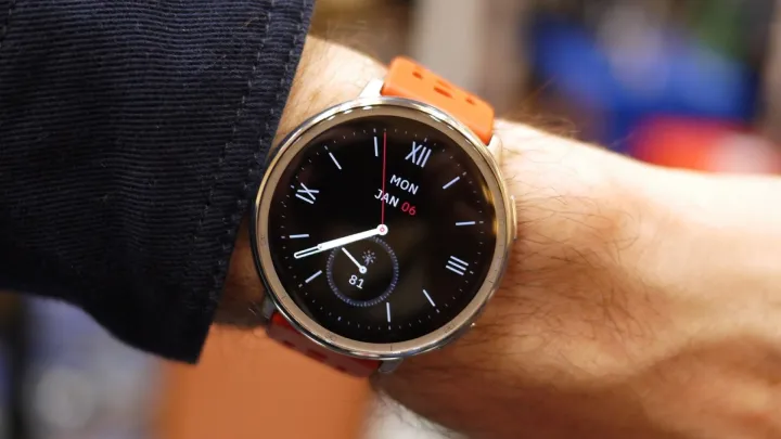 Amazfit%20Active%202%20Round%201.32inch%20Smartwatch%20(Premium)%20Dual%20Strap%20Leather%20and%20Silicone%20-%20Image%203