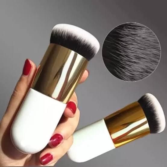 "Chubby Pier professional-grade makeup brush for seamless foundation blending"