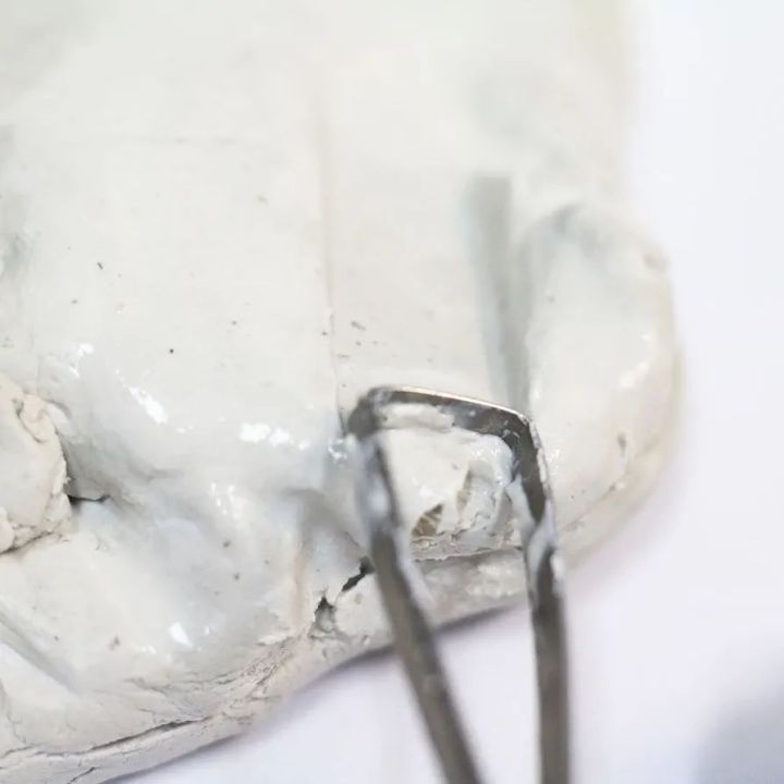 Mont%20Marte%20White%20Air%20Hardening%20Modeling%20Clay,%20500g%20Dries%20in%20Approximately%2024%20Hours.%20Suitable%20for%20Sculptors%20and%20Modelers%20of%20All%20Skill%20Levels.%20-%20Image%203