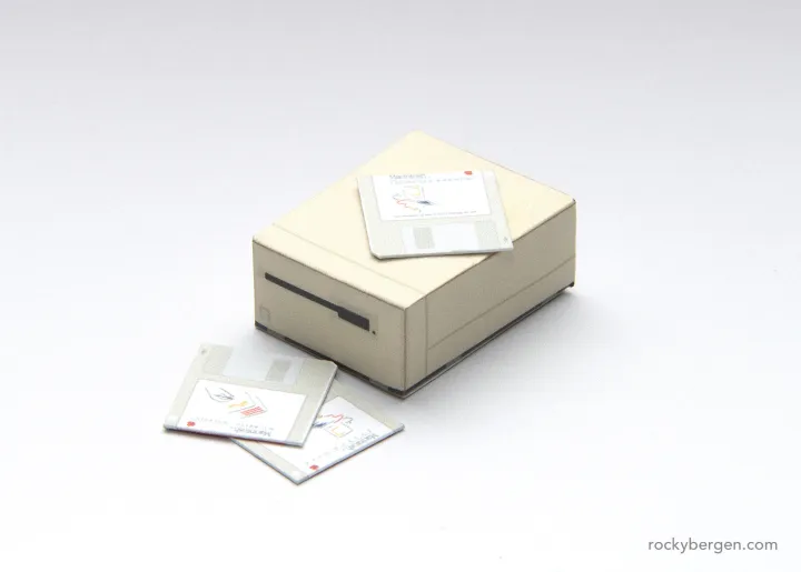 Model%20of%20a%20Classic%20Computer%20Apple%20Macintosh%20128K%20Paper%20Model%20Papercraft%20Doll%20(for%20Cutting%20and%20Assembling%20Yourself)%20-%20Image%206