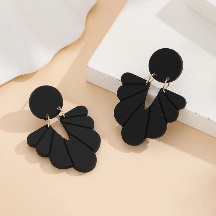 Black%20Wave%20Semi-Circular%20Line%20Pattern%20Earrings,%20Classic%20Retro%20Women's%20Elegant%20Earrings%20for%20Daily%20Wear%20and%20Clothing%20Matching%20-%20Image%202