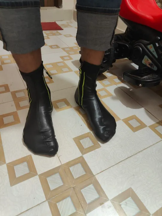 Black%20Color%20artifhasiyal%20Leather%20Zipper%20socks%20for%20Men%0A%20women%20-%20Image%207