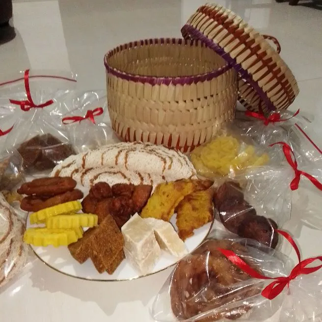 New%20Year%20-Aluth%20Awurudu%20Kawili%20Hamper%20with%20Traditional%20Pan/%20palmyra%20Container%20-%20Image%206