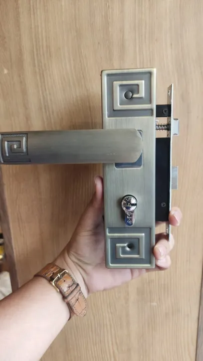 Rooms%20and%20Main%20Door%20Lock%20%20with%205%20keys%20-%20Image%202