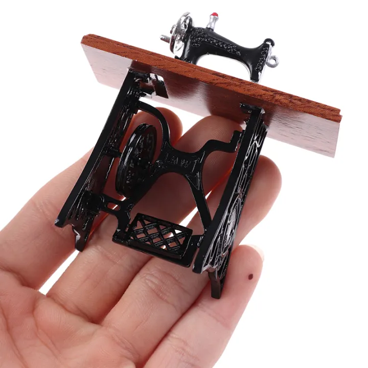 1:12%20Dollhouse%20Decor%20Miniature%20Furniture%20Wooden%20Sewing%20Machine%20for%20Dolls%20House%20Toys%20-%20Image%203