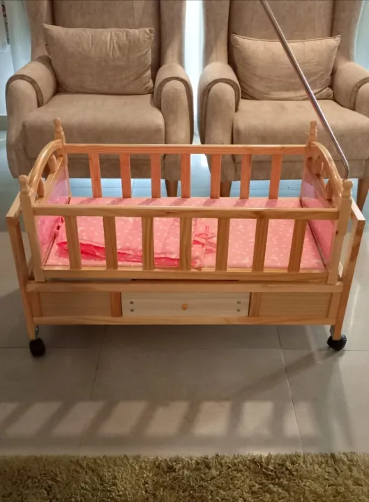 Baby%20Compact%20Folding%20Wooden%20Window%20Crib%20with%20Safety%20Gate,%20Natural%20-%20Image%207