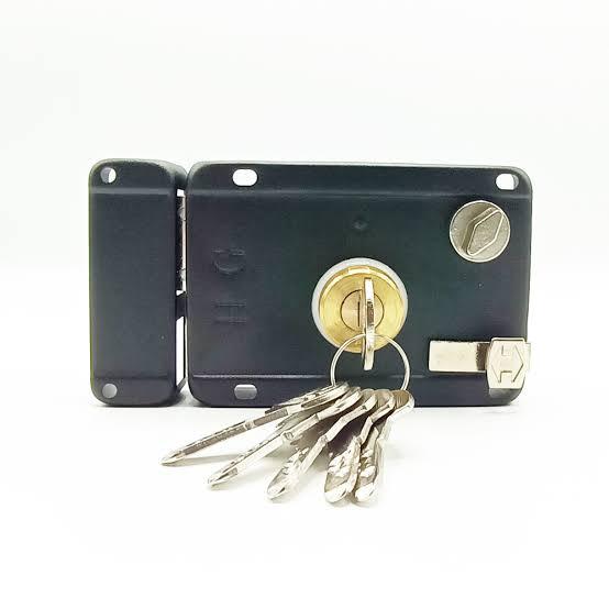 Main%20Gate%20Lock%20%7C%20Door%20Lock%20with%205%20Keys%20%7C%20LT%20Rim%20Lock%20-%20Image%207