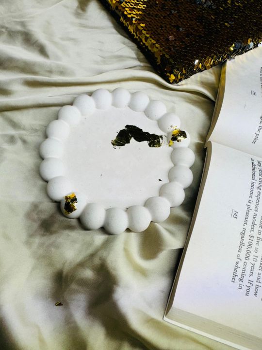 trinket%20trays%20/%20oval%20tray%20/%20bubble%20tray%20/decorative%20trays%20/%20jewellery%20holder%20/%20concrete%20trays%20-%20Image%203