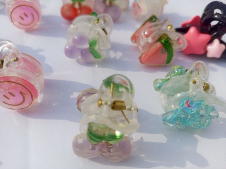 2%20Pcs%20Cartoon%20Character%20Mini%20Hair%20Claws%20for%20Girls%20-%20Fun%20Hair%20Catchers%20for%20Party%20Occasions%20-%20Image%204