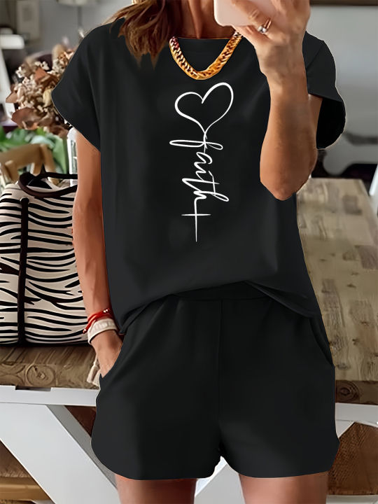 Summer%20Women's%20Fashionable%20Heart-Shaped%20Cross%20Print%20Casual%20Loose%20Round%20Neck%20Short%20Sleeved%20T-Shirt%20Shorts%20Two-Piece%20Set%20-%20Image%203