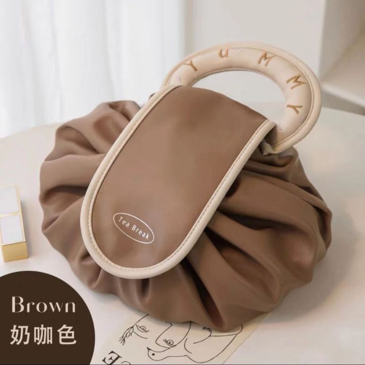 Lazy%20Drawstring%20Cosmetic%20Bag%20Waterproof%20PU%20Portable%20Large%20Capacity%20One-Closure%20Makeup%20Organizer%20for%20Women%20Girls%20Travel%20%20-%20Image%207
