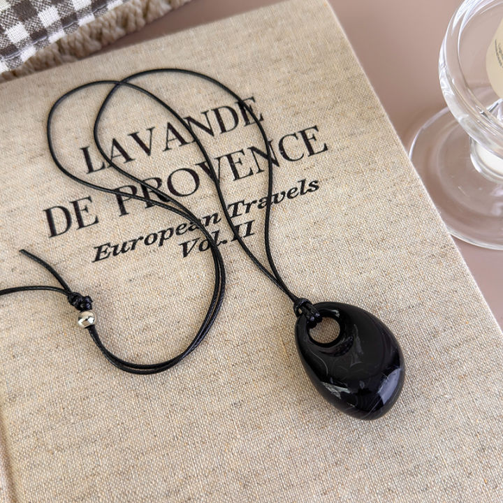 Minimalist%20Retro%20Gradient%20Pendant%20Necklace%20Korean%20Style%20Long%20Sweater%20Chain%20Necklace%20Female%20Autumn%20and%20Winter%20Accessory%20-%20Image%206
