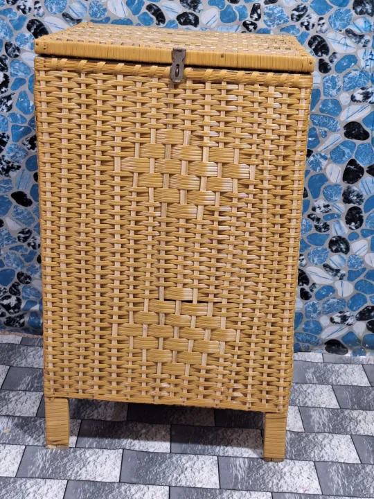 Beautiful%20wood%20Hand%20Made%20Laundry%20Basket%20(%20Plastic%20&%20Wood%20)%20-%20Image%202