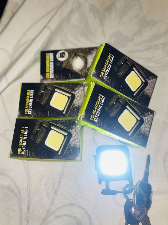 Rechargeable%20Flashlight%20keychain%20&%20opener%20-%20Image%208