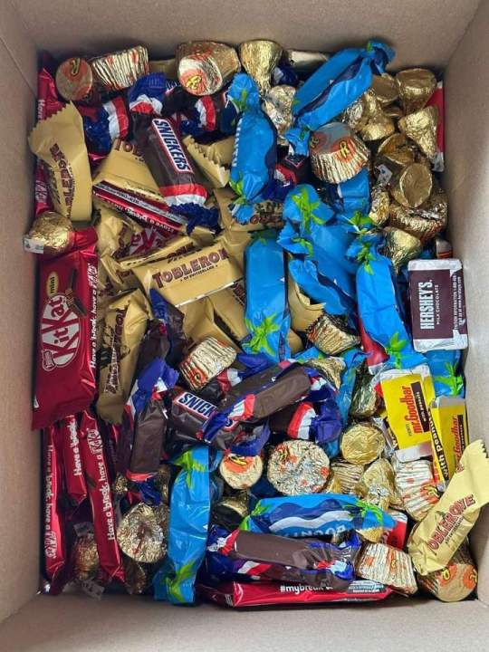 Chocolate%20Mix%20bulk%20Candy%20&%20Chocolate%2025%20Pcs%20-%20Image%203