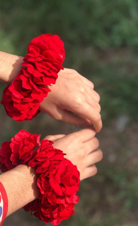 Artificial%20Flower%20Hand%20Gajra%20With%20velvet%20-%20Image%203