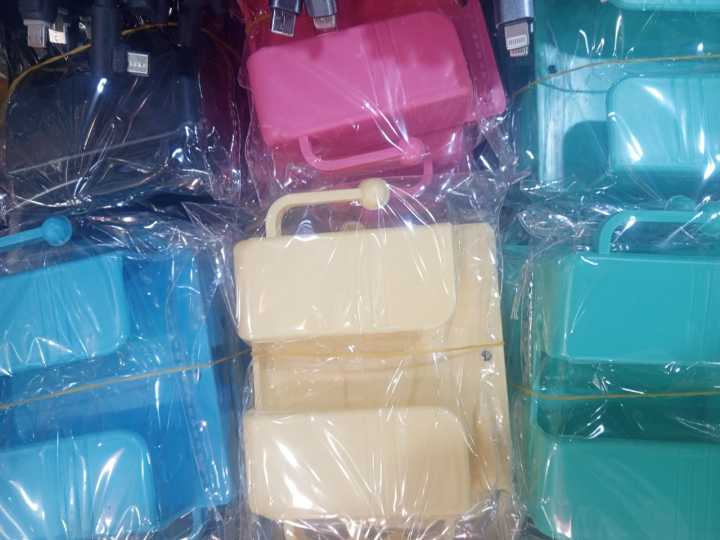 Stylish%20Wall%20Mounted%20Multi-Functional%20Storage%20Box%20Punch%20Free%20Mounted%20by%20Both%20Side%20Gum%20(Mobile%20phone%20charging%20holder,%20remote%20holder)%20-%20Image%205