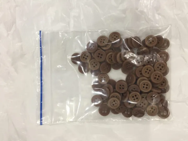 4-hole%20100-piece%20brown%20buttons%20pack%20-%20Image%205