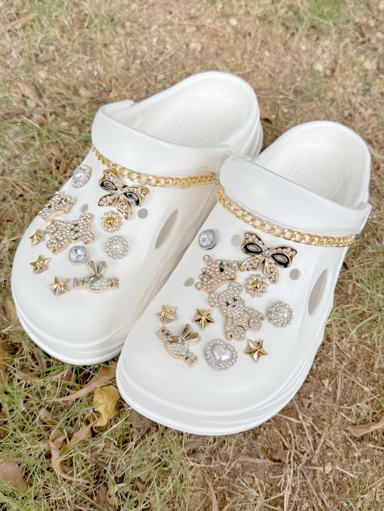 24PCS%20Crocodile%20Shoes%20with%20Plated%20Gold%20Bear%20Bow%20Crown%20DIY%20Shoe%20Accessories%20Unique%20Holiday%20%20Ideas%20-%20Image%203