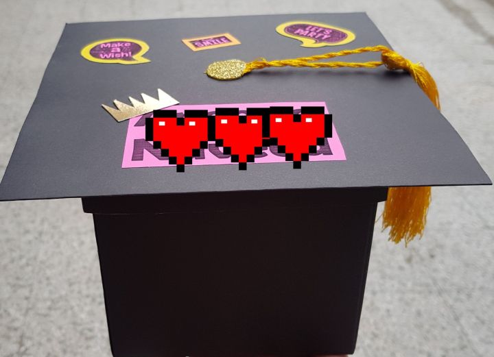 Graduation%20Cap%20Themed%20Choclate%20Gift%20Pack.U%20can%20custmize%20any%20name%20tag%20on%20it.%20-%20Image%203