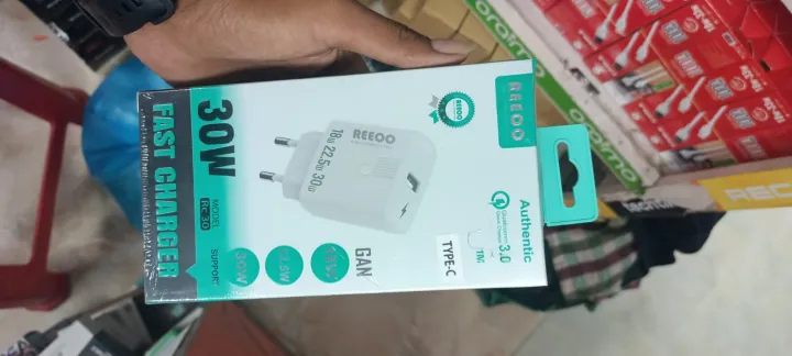 REEOO%20Rc%2030%2030W%20GaN%20Fast%20Charger%20with%201M%20Type-C%20Cable%20-%20Qualcomm%20Quick%20Charge%203.0%20Adapter%20for%20Xiaomi%20Samsung%20Vivo%20Oppo%20Infinix%20all%20Android%20phone%20-%20Image%206