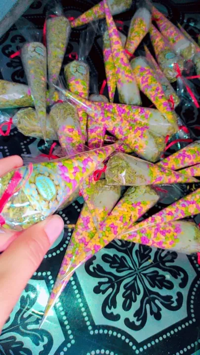 nikah%20bid%20cones%20filled%20with%20dry%20fruits%20-%20Image%202