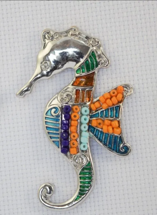 colorful%20beaded%20seahorse%20pendent%20with%20earrings%20set%20-%20Image%203
