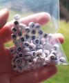 50/100/200 pcs pack of English Alphabet Beads,7mm White and Mixed Color Acrylic Flat Round Spacer Beads English Alphabet Beads for Bracelets and For Jewelry Making DIY Handmade Accessories by Gift Jewels. 