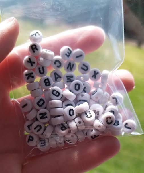 50/100/200%20pcs%20pack%20of%20English%20Alphabet%20Beads,7mm%20White%20and%20Mixed%20Color%20Acrylic%20Flat%20Round%20Spacer%20Beads%20English%20Alphabet%20Beads%20for%20Bracelets%20and%20For%20Jewelry%20Making%20DIY%20Handmade%20Accessories%20by%20Gift%20Jewels%20-%20Image%207