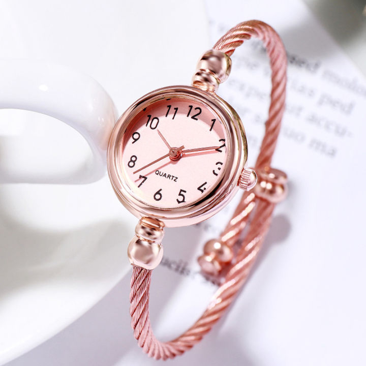 Fashion%20Women's%20Wristwatch%20Gold%20Bracelet%20Small%20Dial%20Elegant%20Watch%20New%20Cute%20Women%20Steel%20Bracelet%20Watch%20Quartz%20Wristwatch%20-%20Image%204