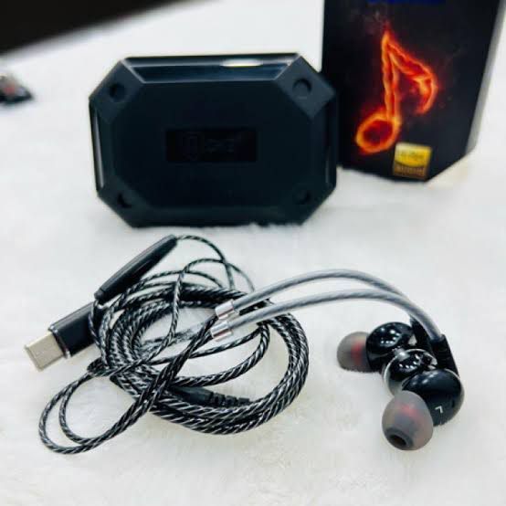 QKZ%20DM7%20Zinc%20Alloy%20In%20Ear%20Wired%20Earphones%20with%20Mic%20-%20Image%209