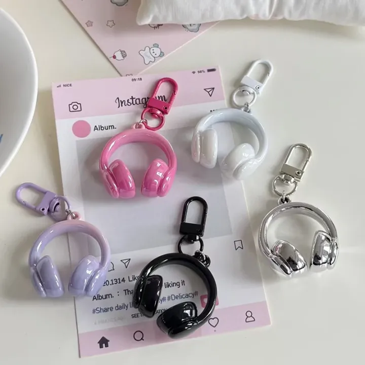 Simple,%20Sweet,%20Cool%20and%20Exquisite%20Earphone%20Keychain,%20Three-dimensional%20Shape%20%7C%20Acrylic%20Material,%20Best%20Friend%20Gift,%20Bag%20Pendant%20-%20Image%202