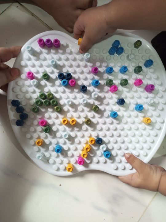 Pin Board -Peg Board Toy for Kids-Nail Puzzle-Mosaic Puzzle Board - Creative Game Activity - Dimension(16.5× 16.5)cm - Multicolor