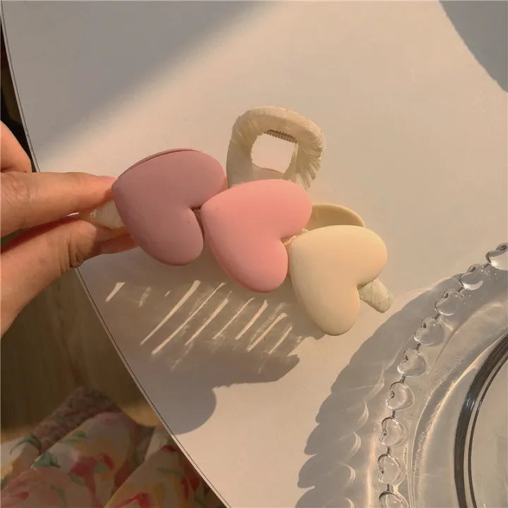 AWAYTR%20New%20Korea%20Heart%20Shape%20Acrylic%20Hair%20Claws%20Crab%20Large%20Pearl%20Claw%20Clips%20for%20Woman%20Girls%20Bath%20Barrette%20Lady%20Fashion%20Headdress%20-%20Image%207