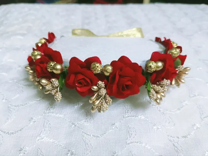 Red%20gorgeous%20gajra%20for%20khopa%20and%20hair%20bun%20-%20Artificial%20gajra%20for%20holud,%20wedding,%20falgun%20or%20parties%20-%20Image%203