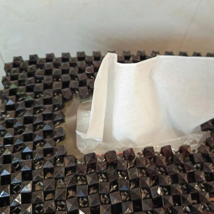 Tissue%20box%20with%20beads%20-%20Image%202