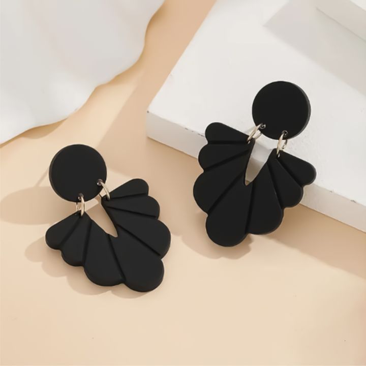 Black%20Wave%20Semi-Circular%20Line%20Pattern%20Earrings,%20Classic%20Retro%20Women's%20Elegant%20Earrings%20for%20Daily%20Wear%20and%20Clothing%20Matching%20-%20Image%205