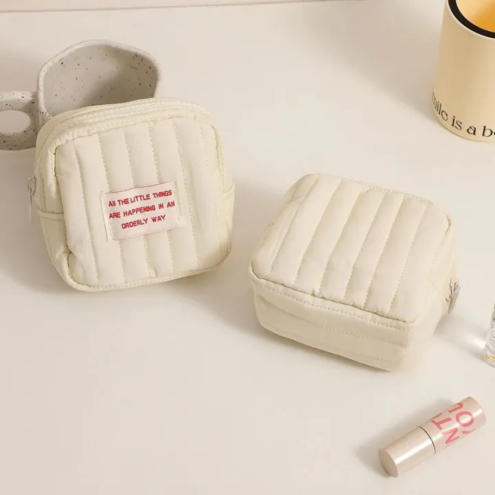 Korean%20Square%20Small%20Makeup%20Bag%20Student%20Small%20Earphones%20Zero%20Wallet%20Girl%20Portable%20Lipstick%20Storage%20Bags%20-%20Image%204