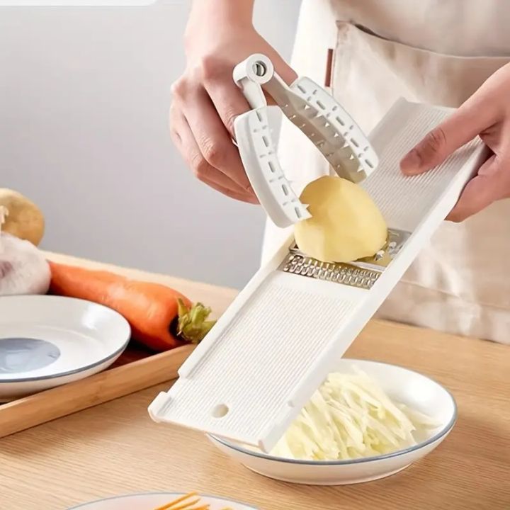 Cut-Resistant%20Kitchen%20Hand%20Guard%20%7C%20Food-Safe%20Plastic%20Clip%20for%20Slicing,%20Grating%20&%20Chopping%20Vegetables%20%7C%20Prevents%20Finger%20Cuts%20-%20Image%205