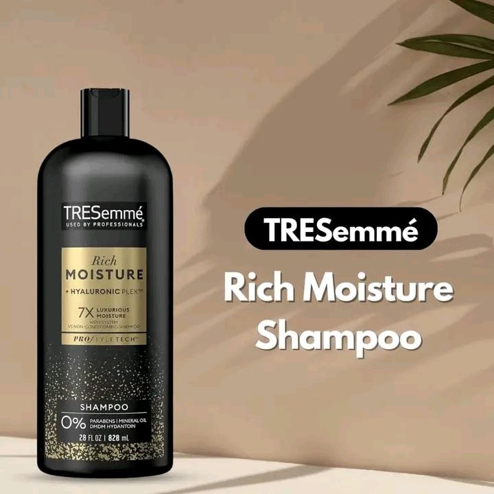 Tresemme%20Rich%20Moisture%20Shampoo%20-%20828ml%20-%20Image%202