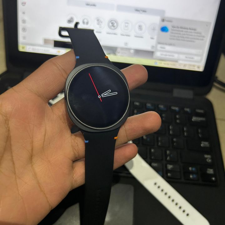 Watch%208%20Round%20Dial%20Smart%20Watch%20with%20Logo%20and%20AMOLED%20Display%20in%20Premium%20Quality%20Round%20Dial%20Design%20-%20Image%207